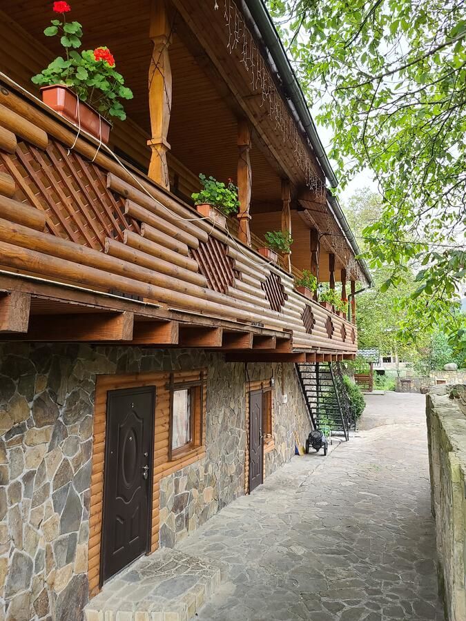 Отель Гуцульская хата Яремче-27