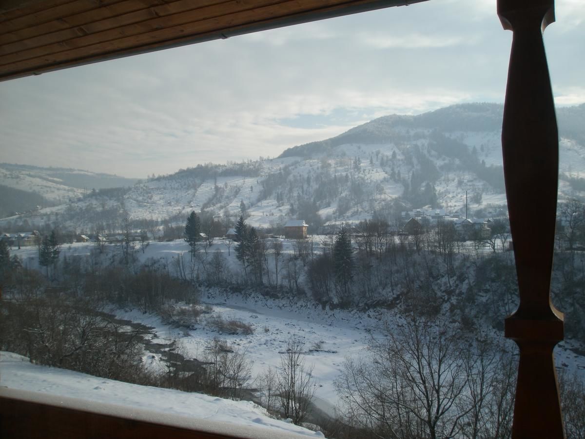 Отель Гуцульская хата Яремче