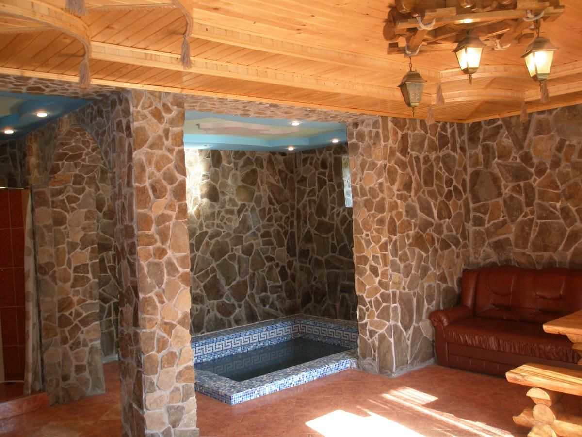 Отель Гуцульская хата Яремче