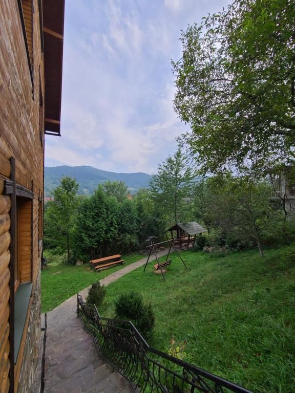 Отель Гуцульская хата Яремче