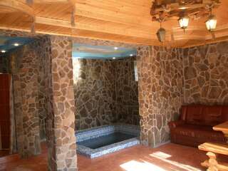 Отель Гуцульская хата Яремче Люкс-14