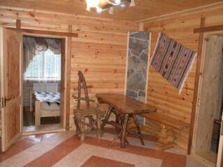 Отель Гуцульская хата Яремче Семейный номер (для 6 взрослых)-20